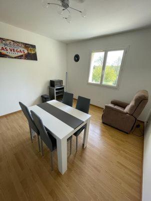 Appartement Le Domaine Des Libellules Proche Walibi Corbelin Bagian luar foto